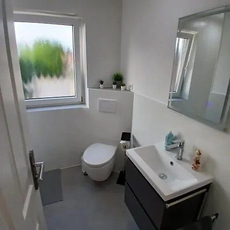 Hostal Hub 11 - Mit Balkon *