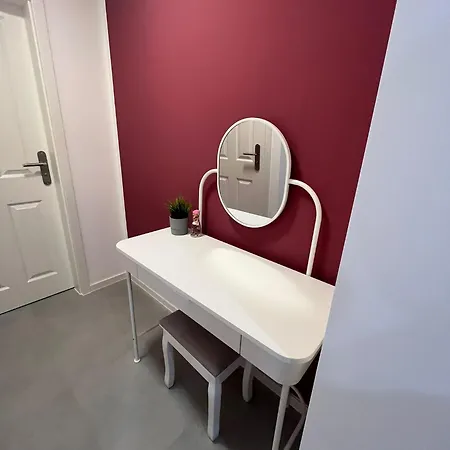 Hostal Hub 11 - Mit Balkon *