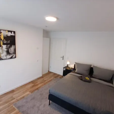Hostal Hub 11 - Mit Balkon
