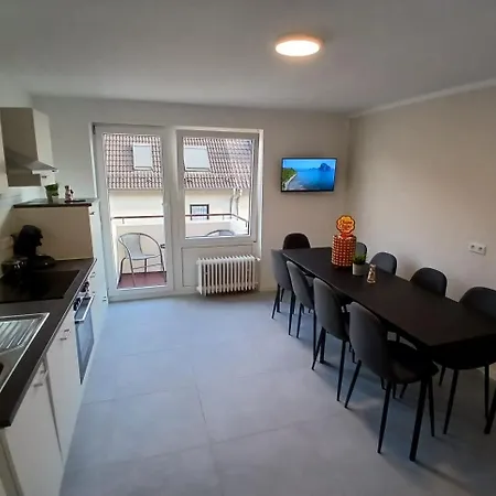 Hostal Hub 11 - Mit Balkon