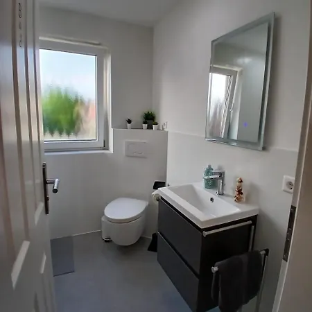 Hostal Hub 11 - Mit Balkon *