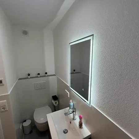Hostal Hub 11 - Mit Balkon *