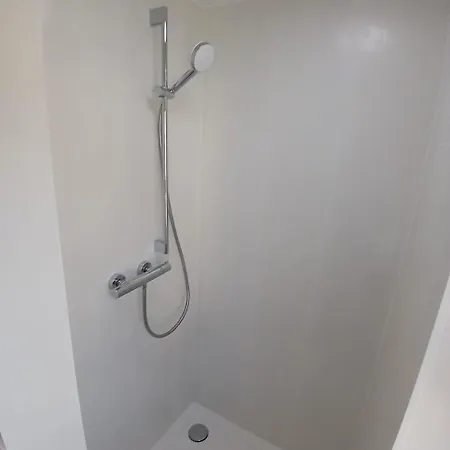 Hub 11 - Mit Balkon Hostal