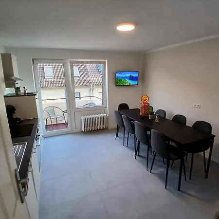 Hostal Hub 11 - Mit Balkon