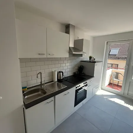 Hostal Hub 11 - Mit Balkon *