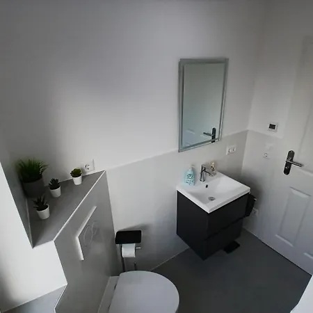 Hub 11 - Mit Balkon Hostal