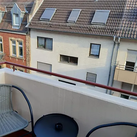 Hub 11 - Mit Balkon Hostal *